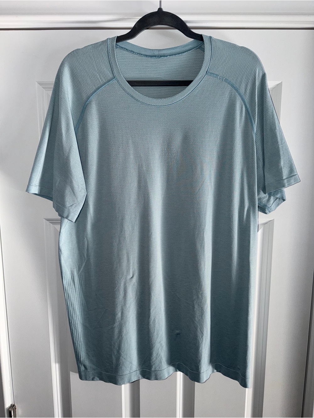 Men’s Lululemon T-Shirt Size XL Light Blue